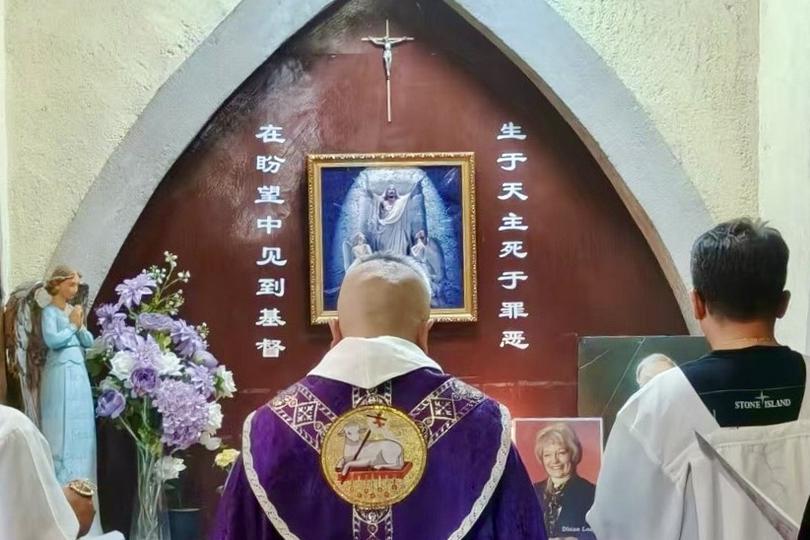 The priest presided over the memorial mass for Christian artist Daozi at Catholic Xiyan Church in Shanghai on September 13, 2025.