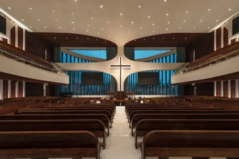 The main hall sanctuary of Changle Chengguan Church in Fuzhou, Fujian