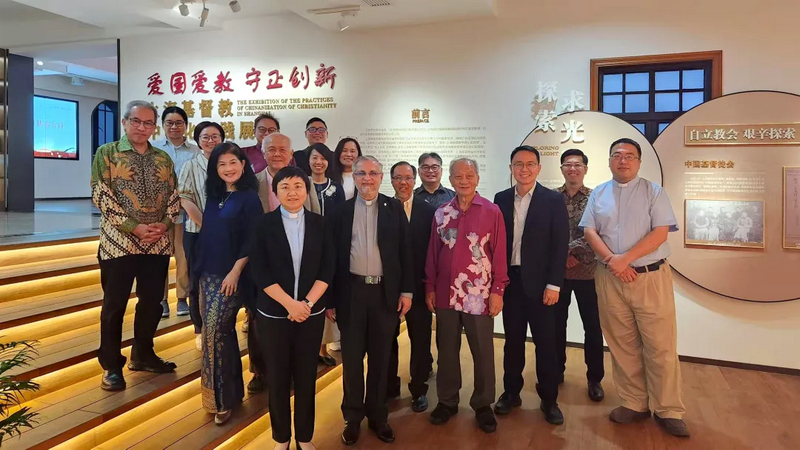 A commemorative photo was taken during the visit from the delegation of the Bible Society of Malaysia to Shanghai on September 22, 2025.