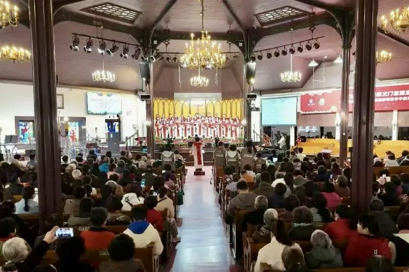 The congregation attended the launch ceremony of Chongwenmen Church's 155th anniversary celebration, along with a concert featuring original Sinicized Christian hymns and sacred music in Beijing on November 9, 2025.