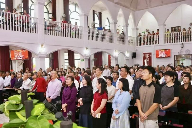 The congregation attended a thanksgiving worship service and celebration to mark the 30th anniversary of the founding of the Xiaojinkou Church in Huizhou City, Guangdong Province, on November 8, 2025.