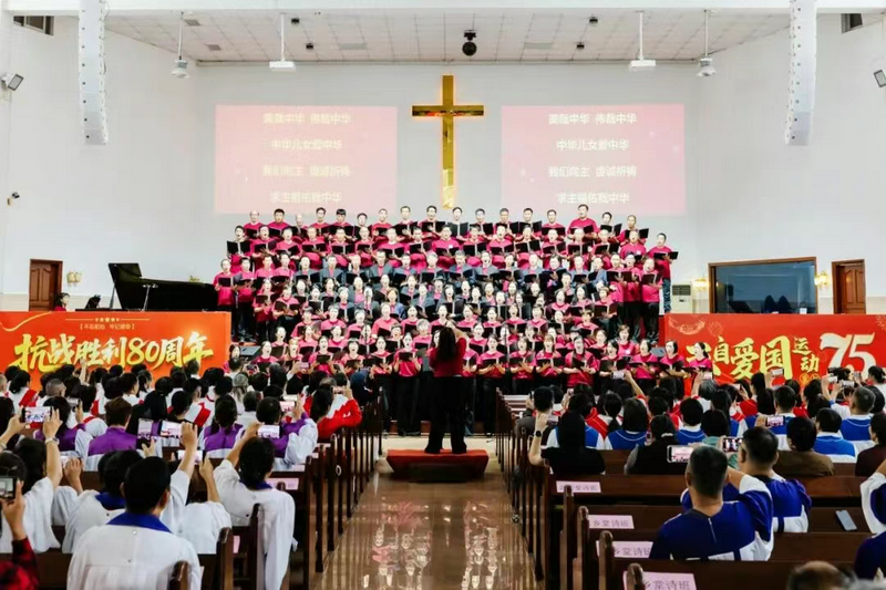 A Christian choir presented a performance during the sacred music exchange meeting held at Longdu Church in Zhongshan City, Guangdong Province, on November 15, 2025.