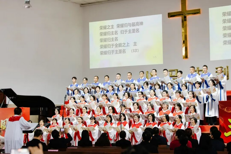 A Christian choir of Canaan Garden (迦南园) performed at Longdu Church in Zhongshan, Guangdong, during the sacred music exchange gathering on November 15, 2025.