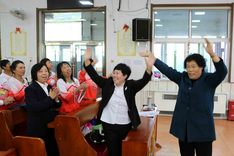 Attendees danced happily during the dance fellowship held by Taian County's TSPM in Anshan, Liaoning Province, on November 15, 2025.
