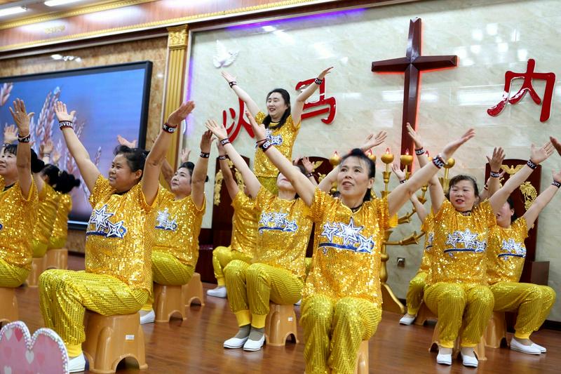 Believers offered praise to the Lord through their dance during the dance fellowship held by Taian County's TSPM in Anshan, Liaoning Province, on November 15, 2025.