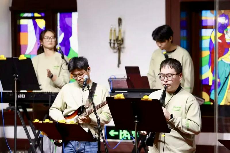 A Christian youth band presented a music sharing event commemorating the 155th anniversary of Chongwenmen Church in Beijing on November 16, 2025.