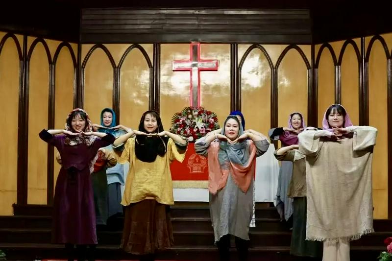 The Chongwen Jingxing Art Troupe presented the story of "The Road to Emmaus" at Chongwenmen Church in Beijing to celebrate its 155th anniversary on November 10, 2025.