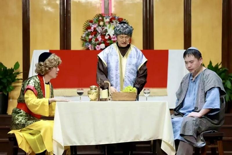 The Chongwen Jingxing Art Troupe staged the story of "The Road to Emmaus" at Chongwenmen Church in Beijing to celebrate its 155th anniversary on November 10, 2025.