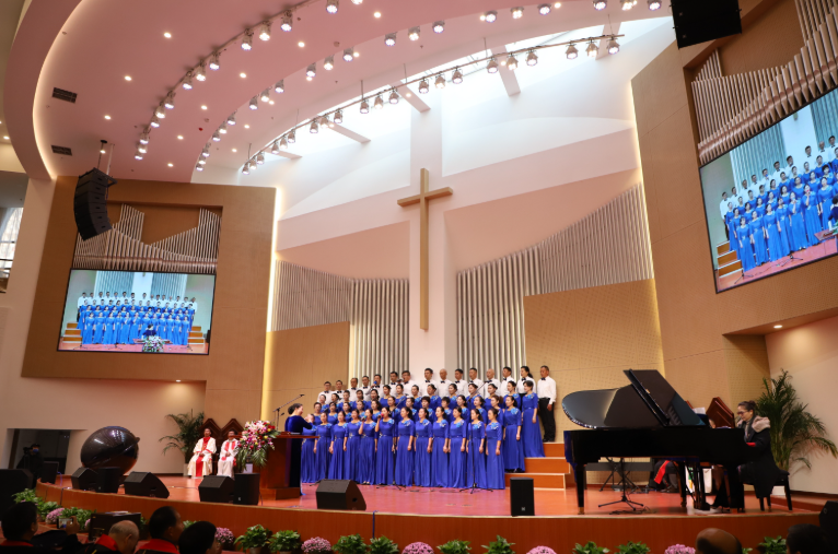 Church choir presented hymns during the dedication ceremony of Canaan Church in Huangshi, Hubei, On November 18, 2025.  