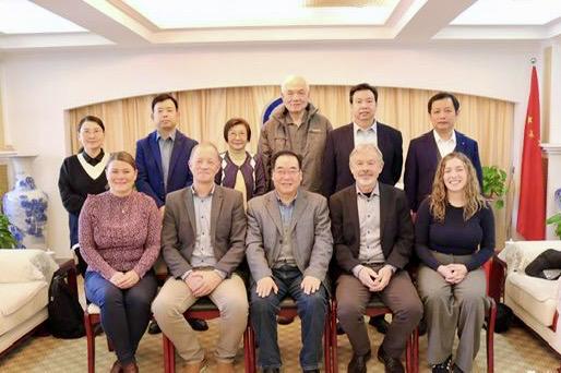 A group photo was taken during the meeting between Shaanxi CC&TSPM and the delegation from the Mission Covenant Church of Norway in Xi'an, Shaanxi, on November 21, 2025.