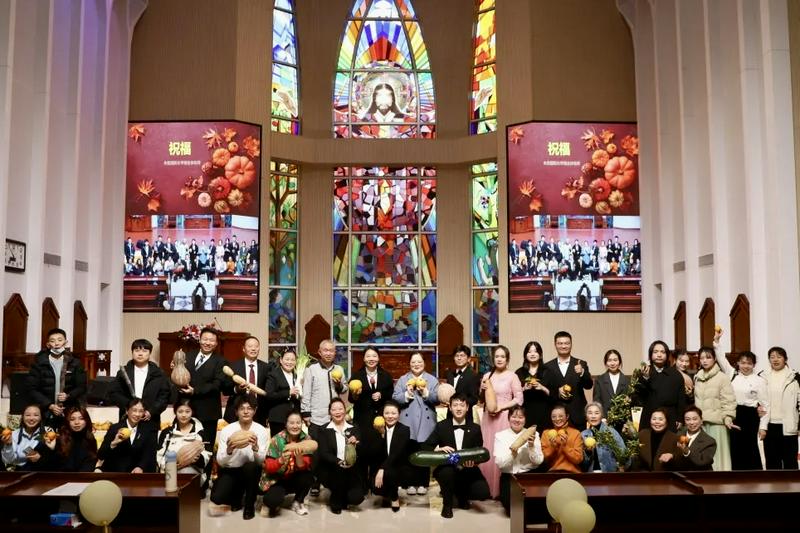 A commemorative photo was taken during the annual Thanksgiving celebration at Zhongnan Theological Seminary in Wuhan, Hubei, on November 27, 2025.
