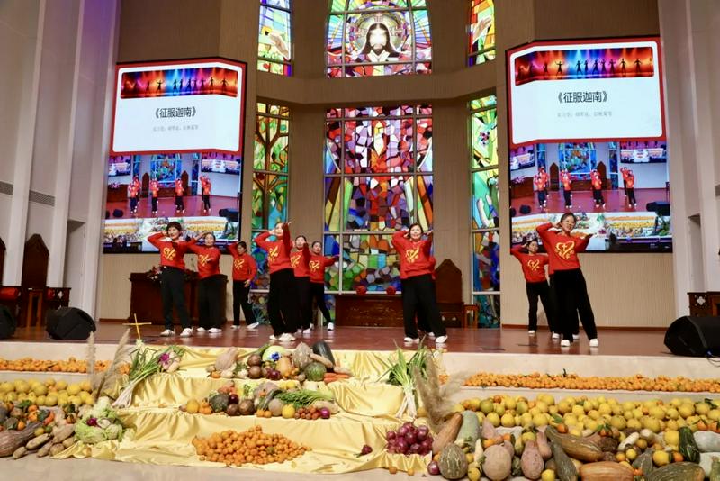 A group of Christians dressed in red and black performed at the annual Thanksgiving celebration at Zhongnan Theological Seminary in Wuhan, Hubei, on November 27, 2025.