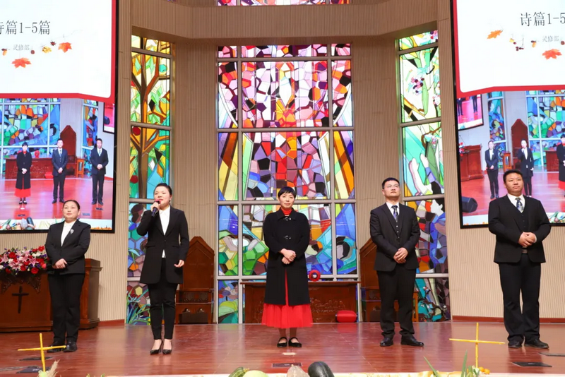 Believers staged a performance at the annual Thanksgiving celebration at Zhongnan Theological Seminary in Wuhan, Hubei, on November 27, 2025.