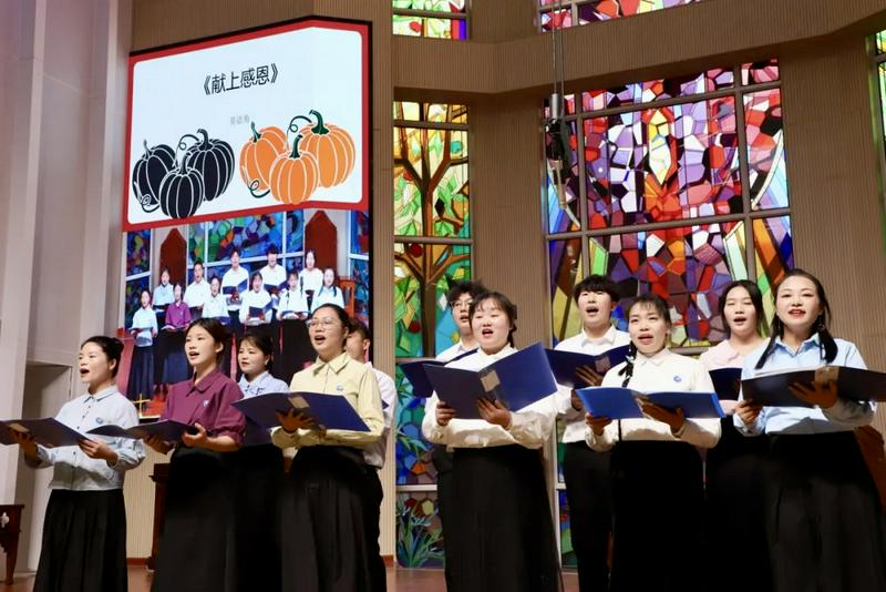 A Christian choir presented a performance at the annual Thanksgiving celebration at Zhongnan Theological Seminary in Wuhan, Hubei, on November 27, 2025.