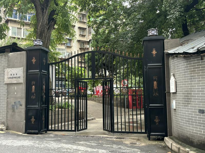The front gate of Dongxinxiang Church in Xi'an, Shaanxi 