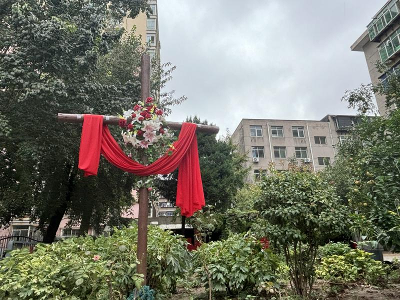 The cross standing in the church courtyard of Dongxinxiang Church in Xi'an, Shaanxi