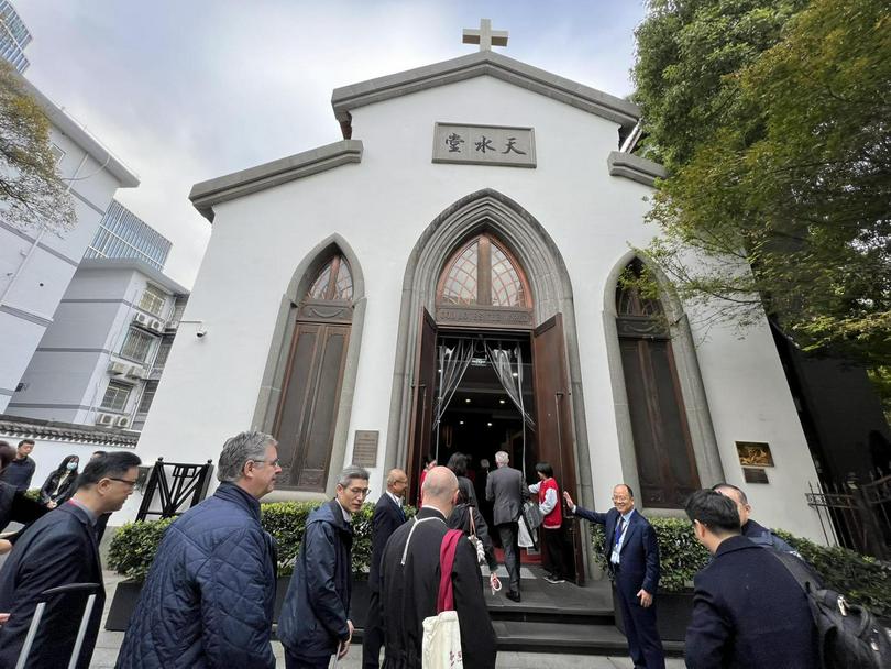The World Council of Churches (WCC) executive committee attended a worship service at Tianshui Church in Hangzhou, Zhejiang, in late November.