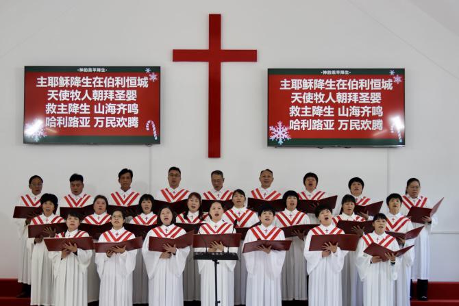 A church choir presented a choral offering during the Christmas praise gathering at Shancheng Church in Zhangpu, Zhangzhou City, Fujian Province, on December 6, 2025.