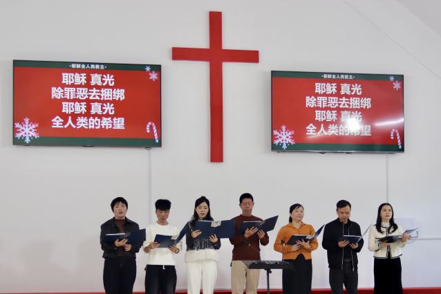 A family ensemble presented a song at the Christmas praise gathering at Shancheng Church in Zhangpu, Zhangzhou City, Fujian Province, on December 6, 2025.