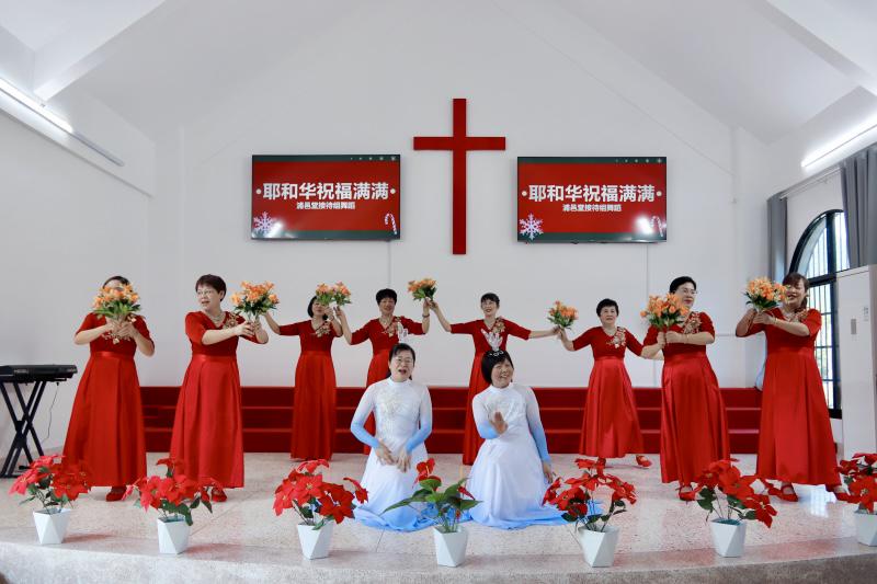 Christian women in festive dresses performed a dance during the Christmas praise gathering at Shancheng Church in Zhangpu, Zhangzhou City, Fujian Province, on December 6, 2025.