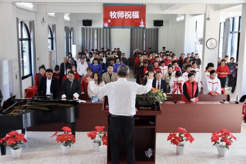 The Christmas praise gathering at Shancheng Church in Zhangpu, Zhangzhou City, Fujian Province, concluded with a benediction from the pastor on December 6, 2025.
