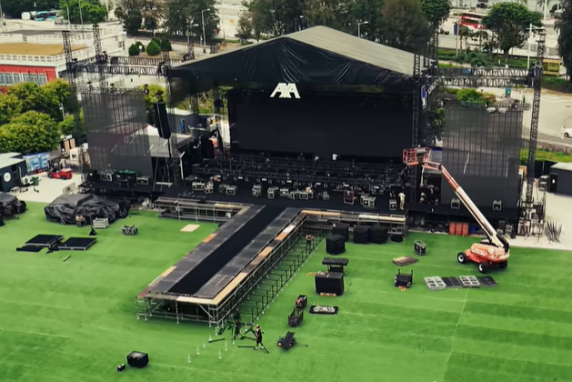 A screenshot in a video showcasing the stage for the "Starry Night Before Christmas 2025," organized by Artists' Home in Hong Kong from December 23 to December 24, 2025