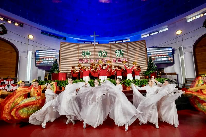 Believers in festive dresses participated in the Christmas celebration featuring a group dance performance at Fengtai Church in Beijing during the Christmas season of 2025.
