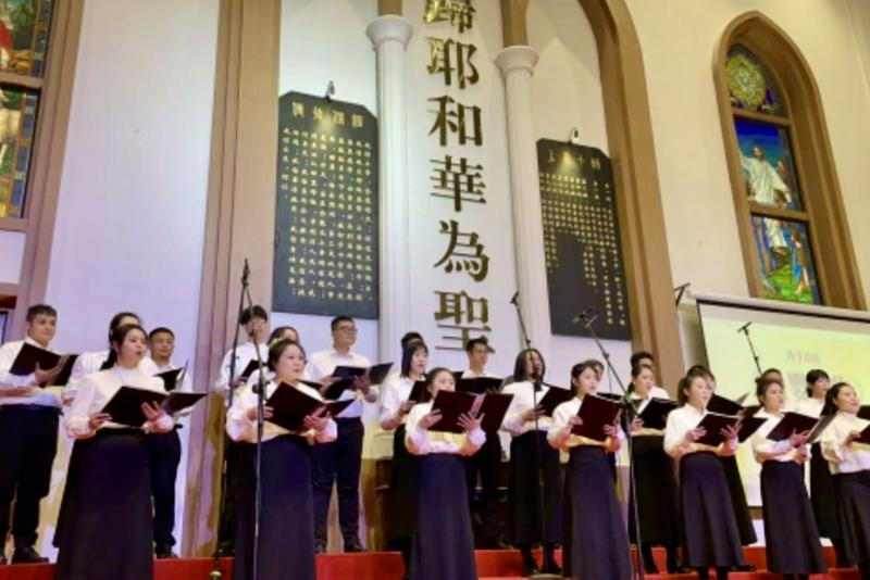 A church choir presented hymns of praise during the choral exchange concert at Tian'an Church in Fuzhou, Fujian, on January 1, 2026.
