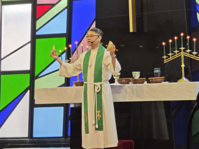 Bishop Yeung Yau-chi, Jackson from The Evangelical Lutheran Church of Hong Kong officiated the Holy Communion during the service on January 22, 2026.