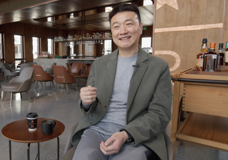 William Huang, who sold the first Starbucks coffee in China in 1999, now manages more than 400 Starbucks cafes.