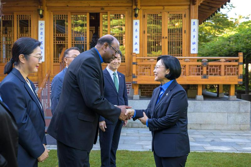 World Council of Churches (WCC) general secretary Rev. Prof. Dr. Jerry Pillay met with Prime Minister Han Seongsook of the Republic of Korea on 11 September in Seoul, Korea.