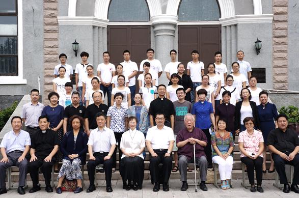 Group photo after the cemenory