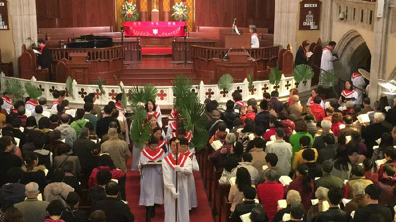Choir holding palm branches