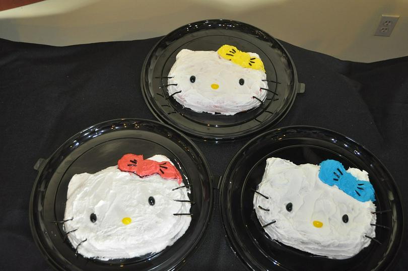Hello Kitty cake
