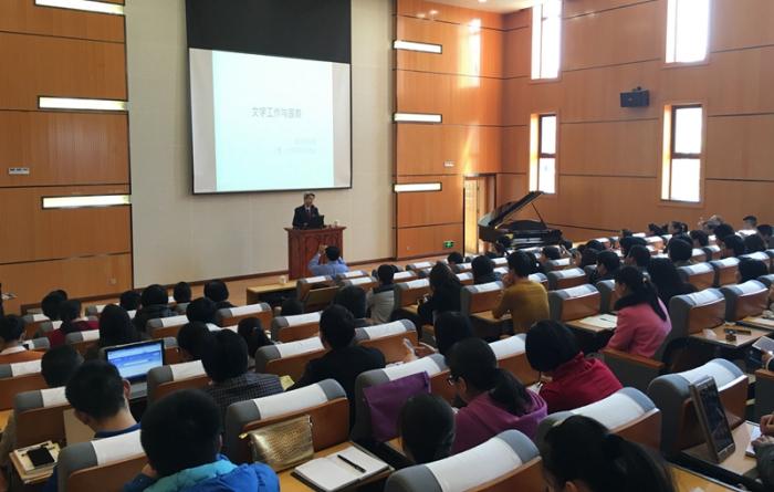 Rev. Yung Chuen Hung shares in the lecture