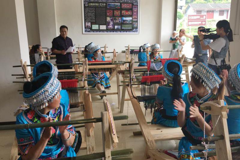 A training class fot the Art of the Tujia Brocade