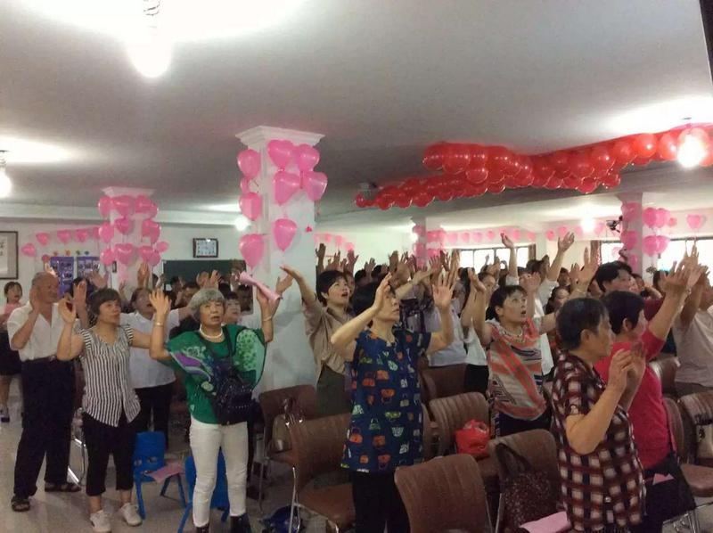 The congregation worship God in the temporary gathering place