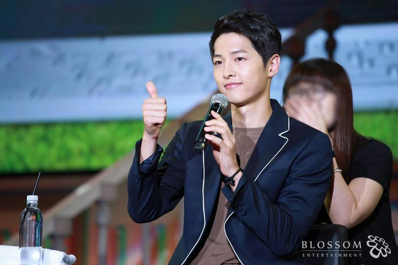 Song Joong Ki Make His Staff Members Happy Through Tablet PCs