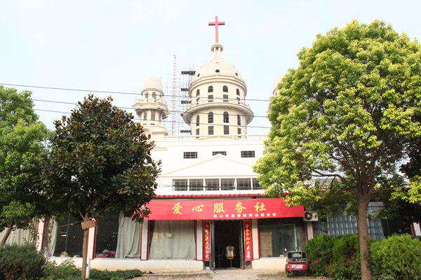 Service that aims to send used clothes to needed places 