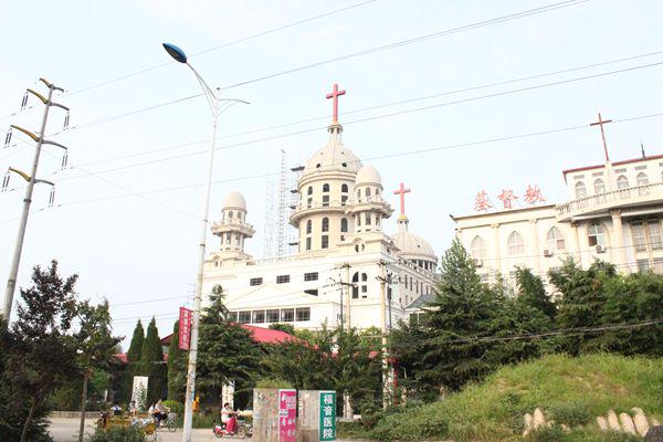 Gospel Church under construction (left)