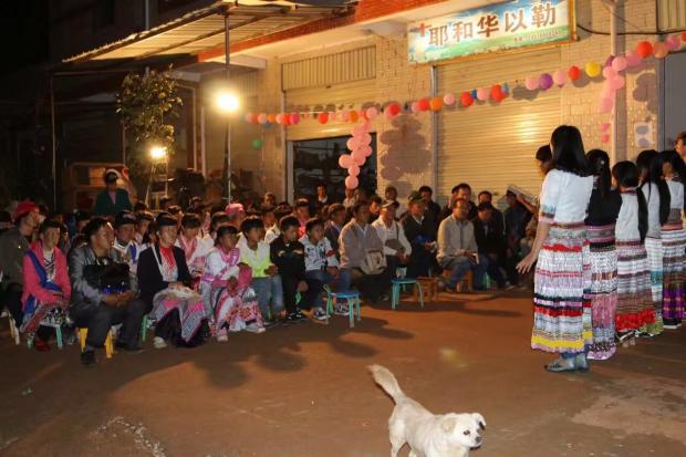 Outdoor worship held by a church of the Miao People