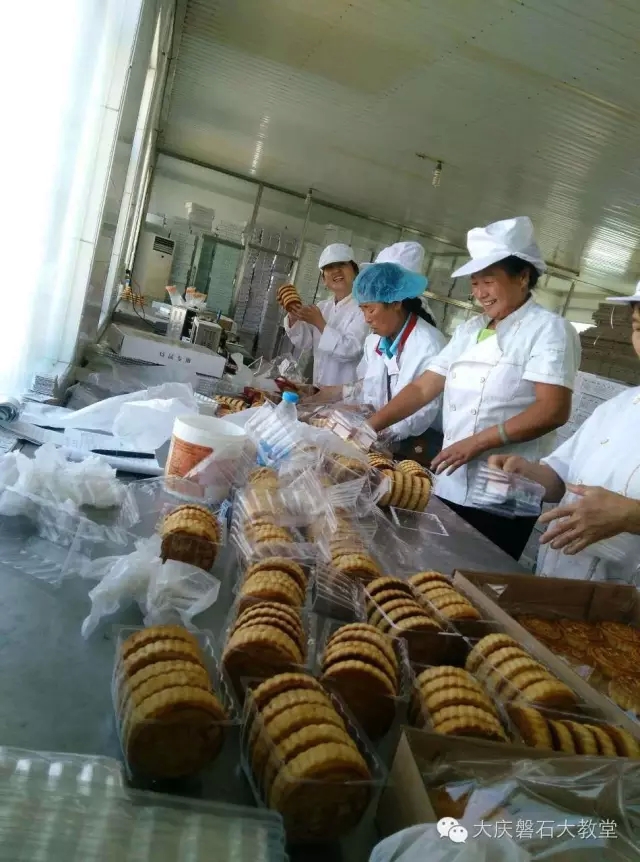 The believers make mooncakes