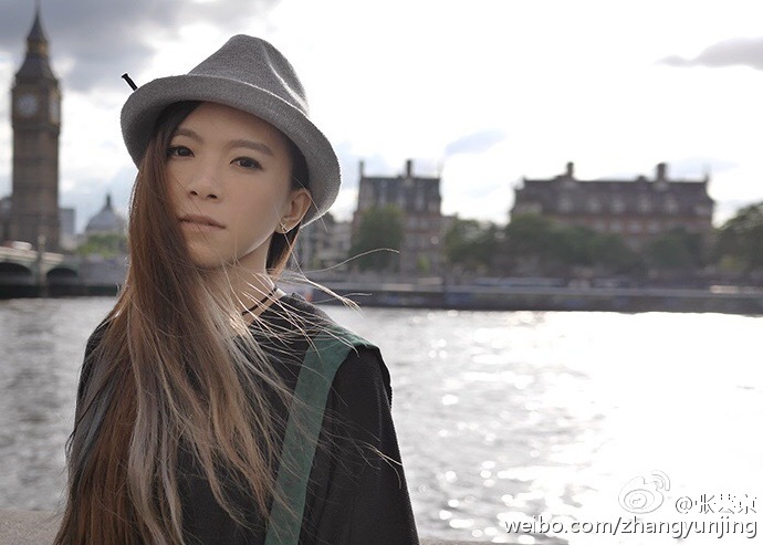 Jing Chang wears long hair 