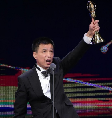 Mark Lee speaks at the award ceremony