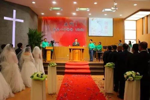 Church Host First “Happy Family” Couples Camp