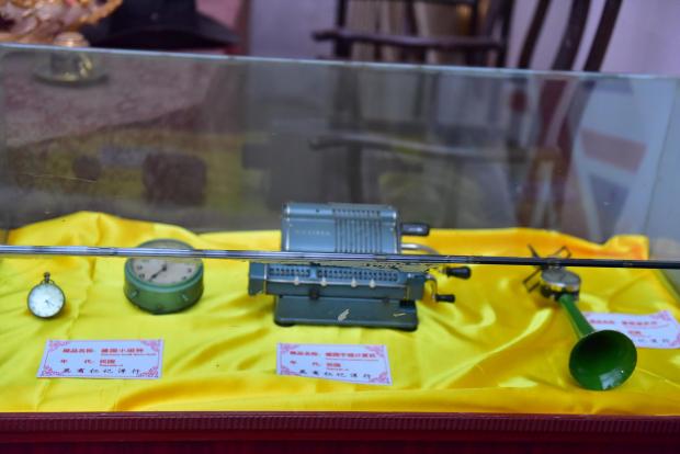 Sewing machines Iron