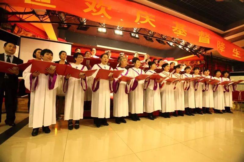 A choir of a church in Xi'an prepares for the upcoming Christmas in a rehearsal