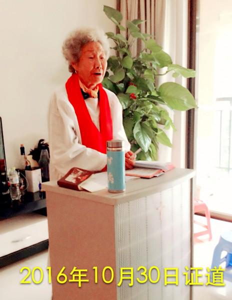 Pastor Li Qingzhen preaches a sermon on Oct 30, 2016