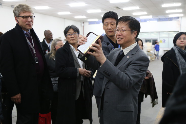 The WCC delegation visited the Amity Printing production line.