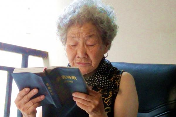 Pastor Li Qingzhen Praising